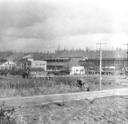 Early photograph of Pacific Car & Foundry, sometime after operations started in 1908. Apparently view is northeast from N 3rd & Factory.